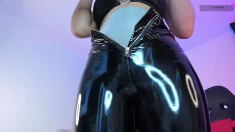 Mia online show from February 2, 2025, 10:28 pm