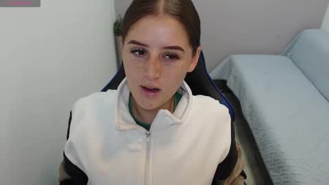 Mia online show from September 22, 2025, 1:24 pm