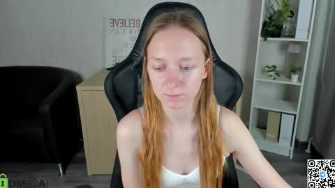 mia_e1fie online show from December 3, 2025, 9:18 am