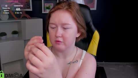 Mia online show from November 8, 2025, 3:18 am