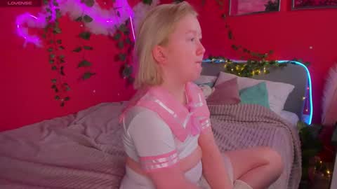 Snapshot of mia_ferd chatting on March 9, 2026, 2:59 am Mia online show from March 9, 2026, 2:59 am