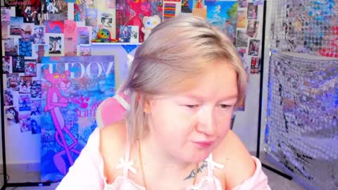 Mia online show from March 29, 2026, 2:44 am