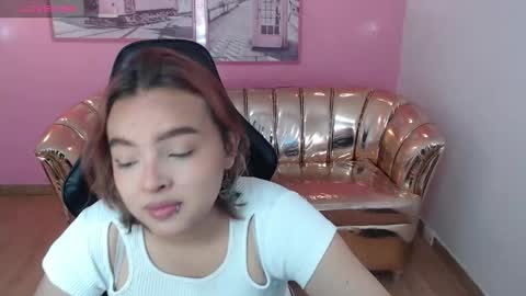 Mia online show from October 21, 2025, 12:50 pm