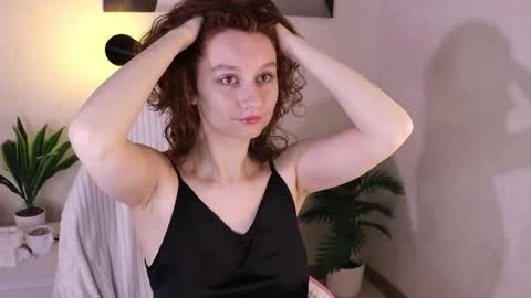 Mia  online show from June 4, 2026, 9:48 am
