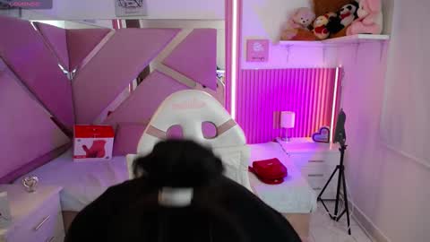 mia_garcia28 online show from November 21, 2025, 7:56 pm