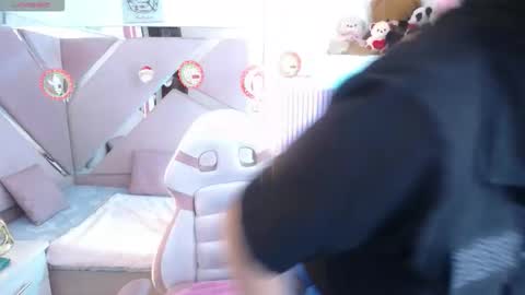 mia_garcia28 online show from December 4, 2025, 8:39 pm