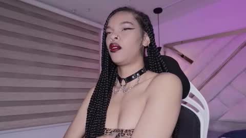 Mia online show from March 18, 2026, 3:42 am