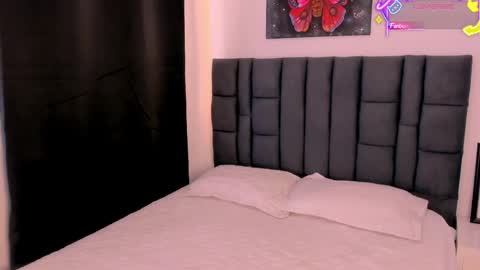 Mia online show from March 15, 2026, 2:12 pm