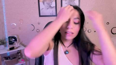 Mia online show from June 4, 2026, 12:44 pm