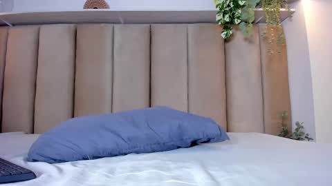 Snapshot of mia_holson chatting on February 26, 2025, 1:30 pm I am Mia online show from February 26, 2025, 1:30 pm