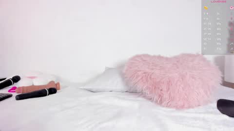  I am Mia  online show from April 13, 2026, 2:44 pm