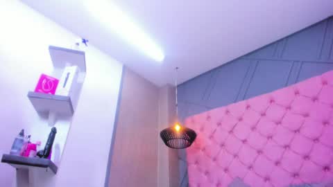 Mia online show from March 28, 2026, 1:33 pm