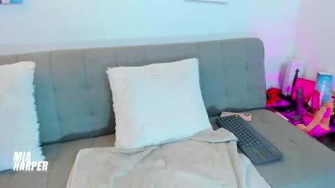 Snapshot of mia_hrpr_01 chatting on May 8, 2026, 9:20 pm Mia online show from May 8, 2026, 9:20 pm