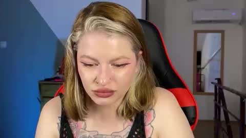 Snapshot of mia_kamp chatting on September 19, 2025, 3:24 pm Mia online show from September 19, 2025, 3:24 pm