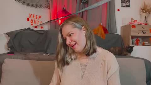 Snapshot of mia_kamp chatting on October 28, 2025, 6:32 pm Mia online show from October 28, 2025, 6:32 pm