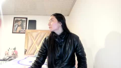 mia kaneee online show from September 17, 2025, 1:40 am