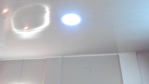 Mia online show from December 5, 2025, 2:42 am