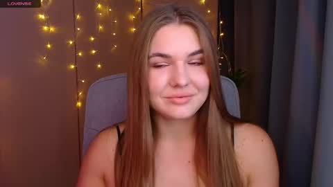 mia_lemm online show from September 9, 2025, 10:26 am