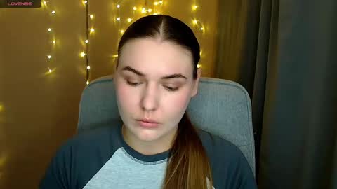 mia_lemm online show from November 6, 2025, 11:22 am