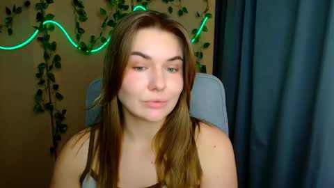 mia_lemm online show from February 23, 2026, 8:33 am