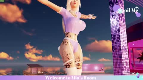 Mia online show from April 15, 2026, 6:59 pm