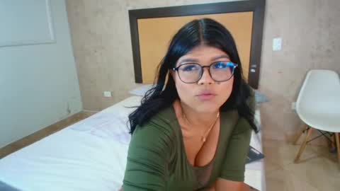 MIALOPEZ      .     Y      .      online show from October 2, 2025, 6:15 pm