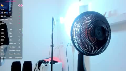 Mia online show from October 2, 2025, 2:24 pm