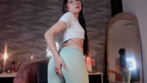 mia_luxor online show from January 10, 2026, 11:56 am