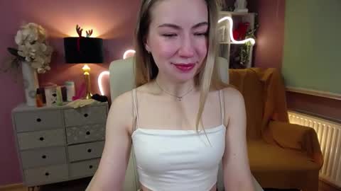 Mia online show from January 5, 2025, 7:38 am