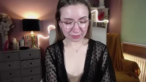 Mia online show from February 2, 2025, 2:13 pm