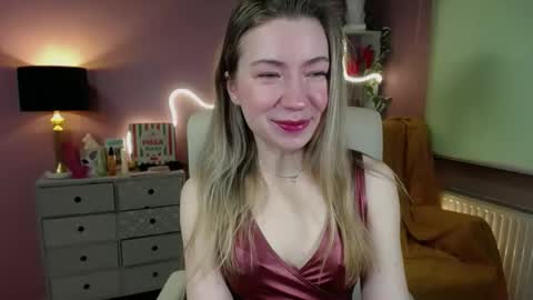 Mia online show from March 8, 2025, 7:27 am