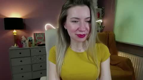 Mia online show from March 9, 2025, 11:25 am