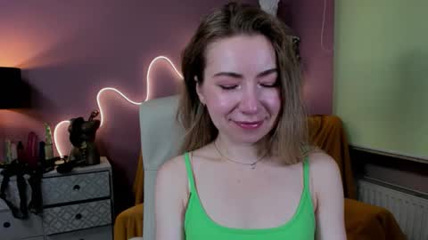 Mia online show from September 12, 2025, 6:35 am