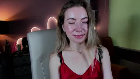 Mia online show from September 20, 2025, 6:58 am