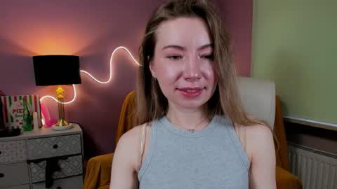 Mia online show from November 14, 2025, 8:24 am