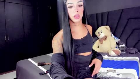 Mia3 online show from October 12, 2025, 1:37 am