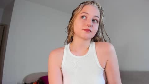 Mia here Appreciate your support online show from November 28, 2025, 1:25 pm