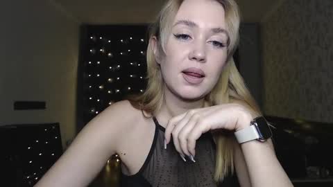 Snapshot of mia_meww chatting on February 15, 2025, 12:43 pm Mia online show from February 15, 2025, 12:43 pm