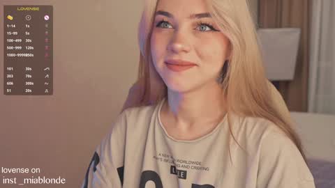 mia_milagros online show from January 6, 2025, 3:09 am