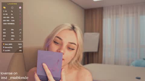 mia_milagros online show from January 8, 2025, 6:20 am