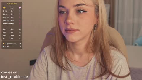 mia_milagros online show from January 15, 2025, 2:06 am