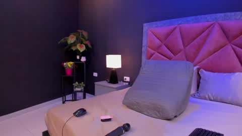 MIA  online show from April 5, 2026, 6:05 pm