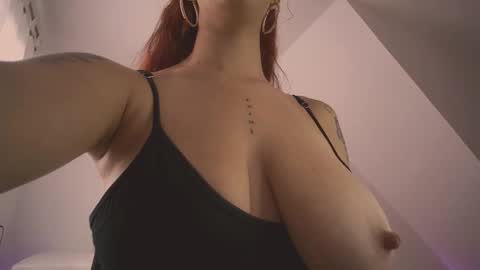 mia independent model online show from December 2, 2025, 2:12 pm