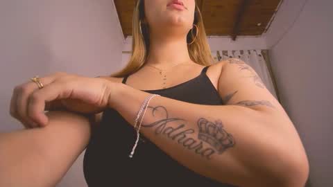 mia independent model online show from March 4, 2026, 1:50 pm