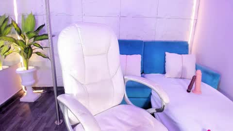 Mia online show from January 10, 2026, 12:29 pm