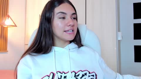 Mia Nevaeh - follow me online show from January 30, 2025, 7:59 pm