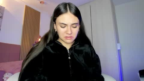 Mia Nevaeh - follow me online show from April 18, 2026, 7:58 pm