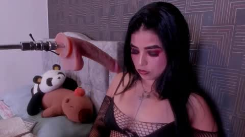 mia novoa online show from February 10, 2026, 3:43 am