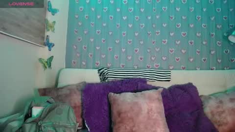 Snapshot of mia_petitebaby chatting on October 31, 2025, 3:29 am Ma online show from October 31, 2025, 3:29 am