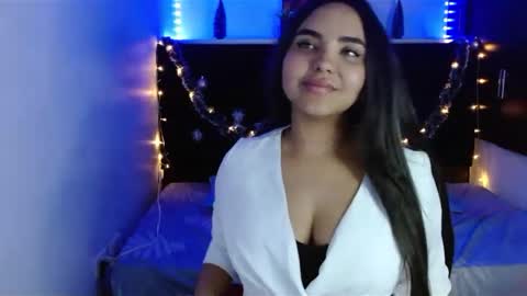 Mia  online show from December 7, 2024, 5:09 pm